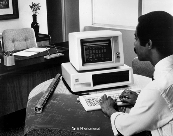 An August 1981 photo of an IBM PC, the first to run 16-bit Microsoft DOS!

#Business #Technology #Innovations