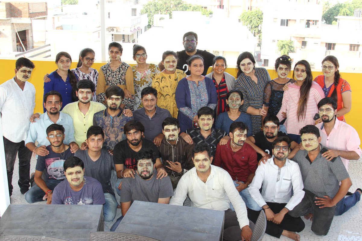 It’s all about establishing an atmosphere where people feel positive and feel the spirit of festival. And today we had grooming session while working.

Check out our colorful happy faces!

#TeamCompuBrain #CompuBrain #CompanyCulture #facepack https://t.co/4ld8ESBj2C